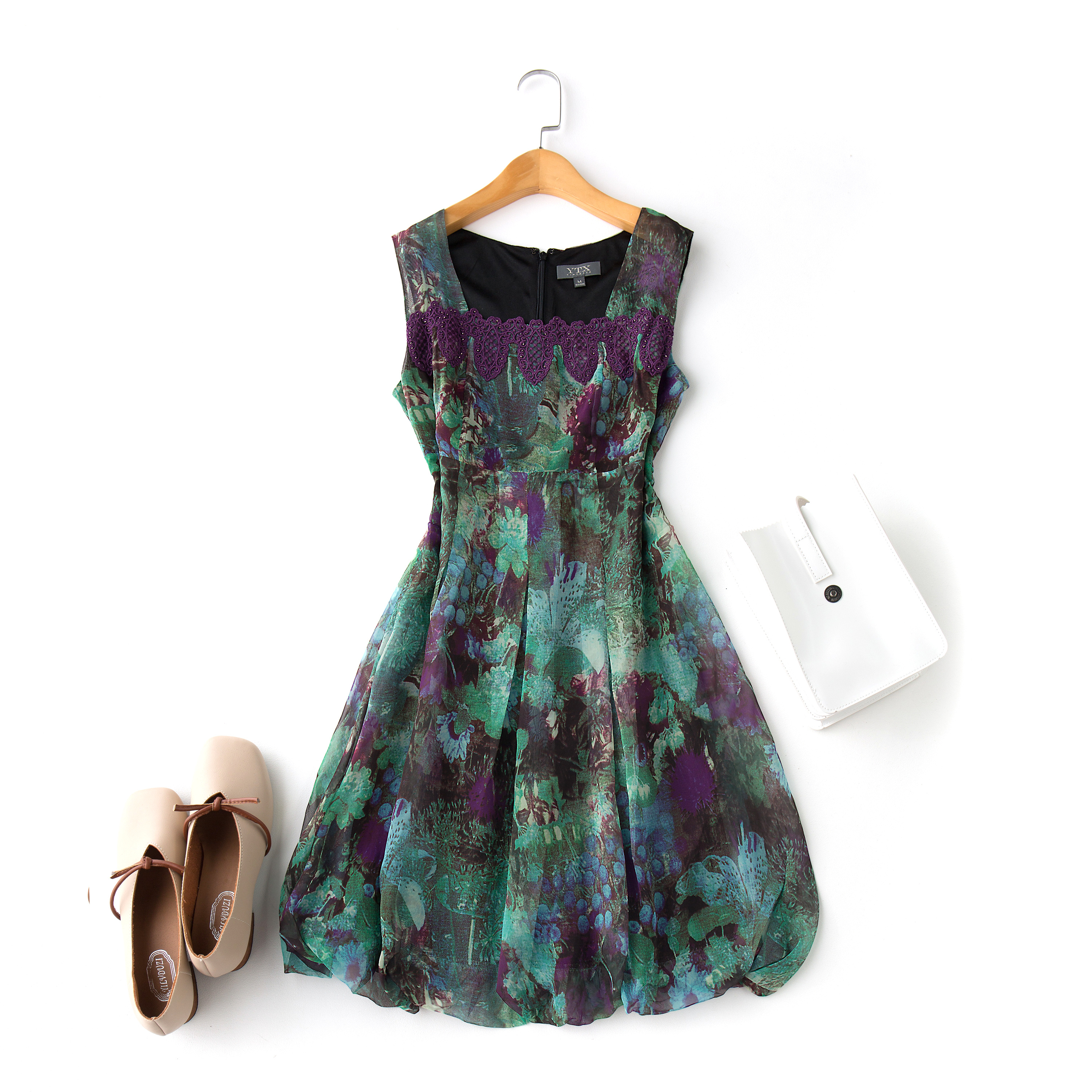 服裝與靜物拍攝 掛拍、平鋪與模特展示的專業(yè)技巧